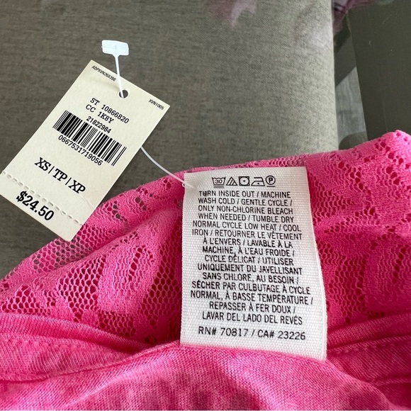 NWT! Pink High-Low Scoop Neck Tee Shirt with Lace Back - Picture 6 of 7